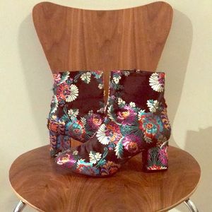 Daisy Street (ASOS) Sateen Mod Floral Boot